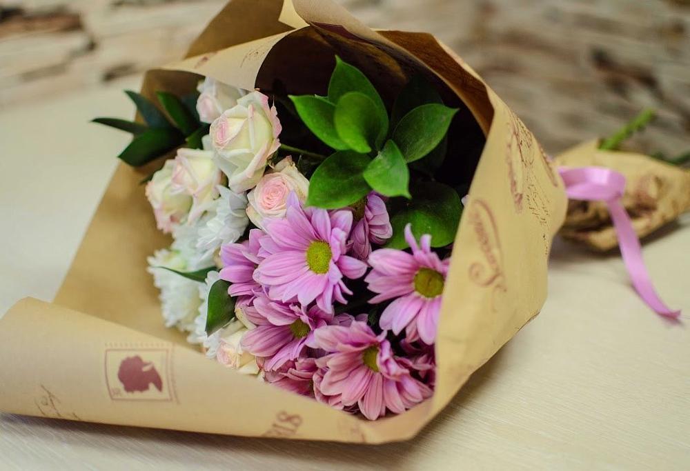 Букет цветов из: Розы и Хризантемы в Поселок имени Карла Либкнехта