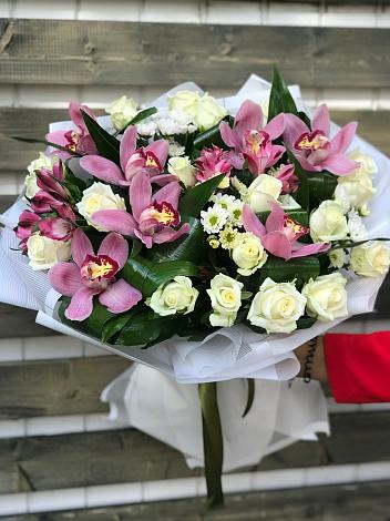 Букет цветов из: Розы и Хризантемы в Поселок имени Карла Либкнехта