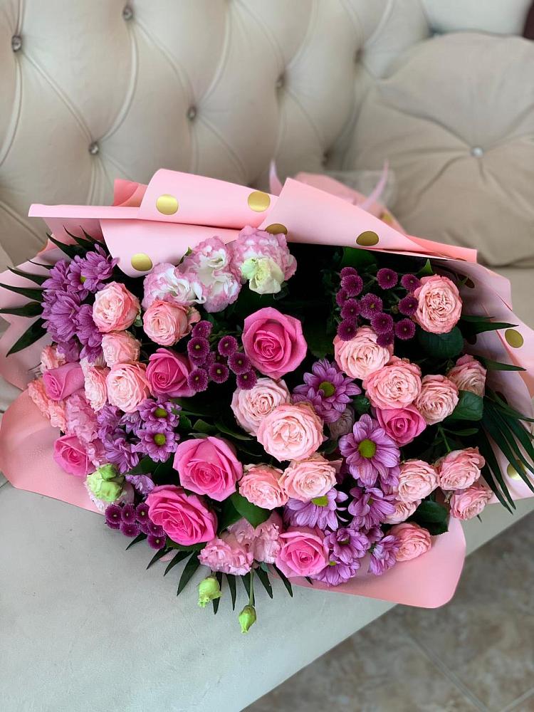 Букет цветов из: Хризантемы, Розы и Лизиантусы в Поселок имени Карла Либкнехта