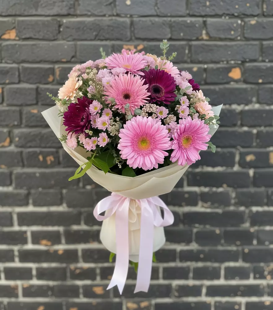 Букет цветов из: Герберы и Хризантемы в Поселок имени Карла Либкнехта
