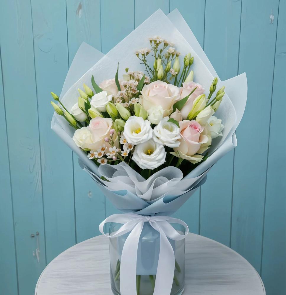 Букет цветов из: Розы и Лизиантусы в Поселок имени Карла Либкнехта