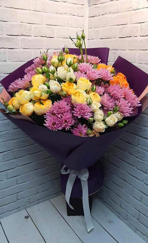 Букет цветов из: Хризантемы и Розы в Поселок имени Карла Либкнехта