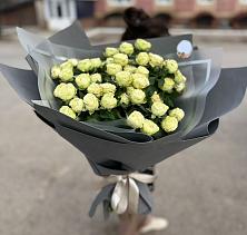 Букет Белые кустовые розы Солинеро в Поселок имени Карла Либкнехта