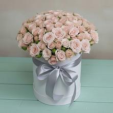 Цветочная композиция из Розы в шляпной коробке в Поселок имени Карла Либкнехта