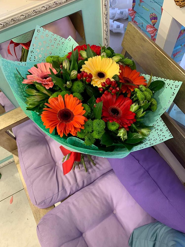 Букет цветов из: Герберы, Хризантемы и Альстромерии в Поселок имени Карла Либкнехта