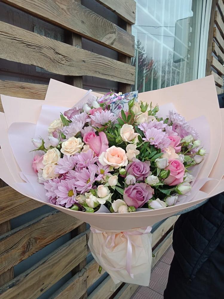 Букет цветов из: Розы и Хризантемы в Поселок имени Карла Либкнехта