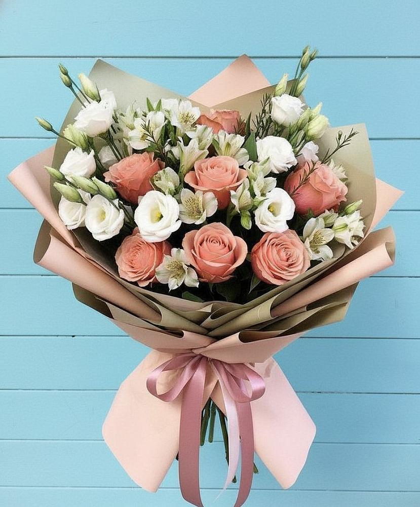 Букет цветов из: Розы, Альстромерии и Лизиантусы в Поселок имени Карла Либкнехта