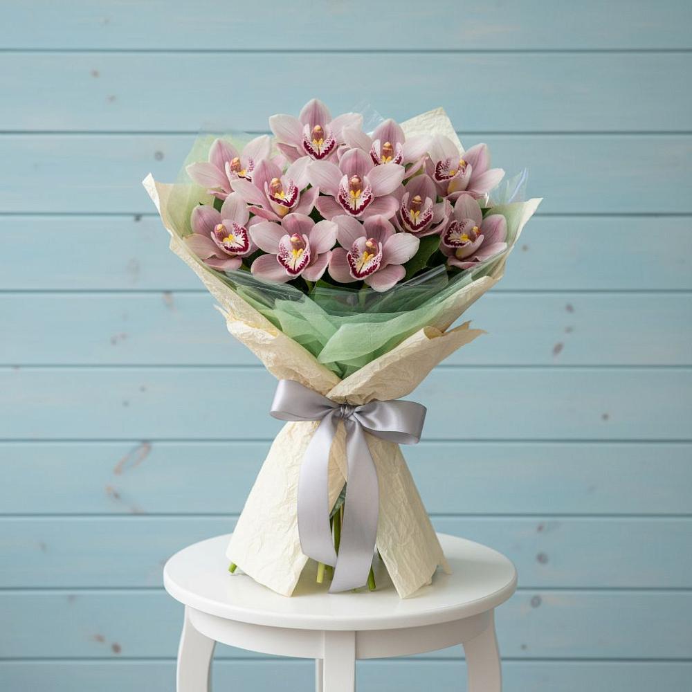 Букет цветов из: Орхидеи и Розы в Поселок имени Карла Либкнехта