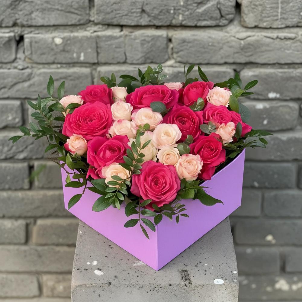 Цветочная композиция из Розы в коробке в Поселок имени Карла Либкнехта