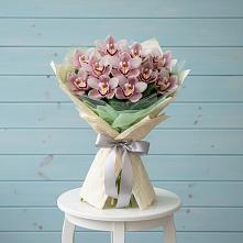 Букет цветов из:  Орхидеи и Розы #REPLACE_PRED# Поселок имени Карла Либкнехта