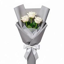 Букет 3 белые розы в Поселок имени Карла Либкнехта