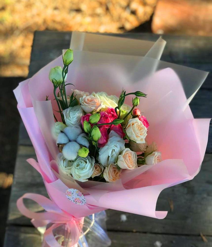 Букет цветов из: Розы и Лизиантусы в Поселок имени Карла Либкнехта