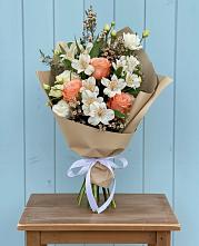 Букет цветов из:  Альстромерии, Лизиантусы, Розы и Хризантемы в Поселок имени Карла Либкнехта