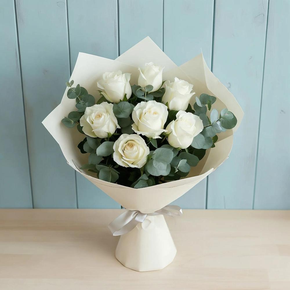 Букет Белые розы в Эвкалипте в Поселок имени Карла Либкнехта