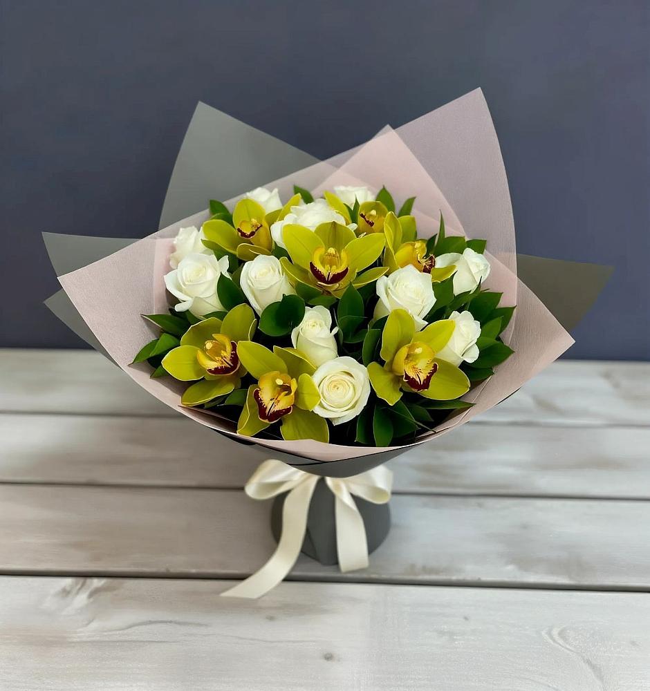 Букет цветов из: Орхидеи и Розы в Поселок имени Карла Либкнехта