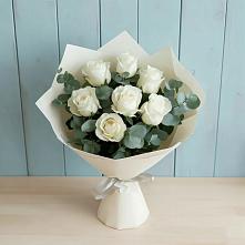 Букет Белые розы в Эвкалипте в Поселок имени Карла Либкнехта