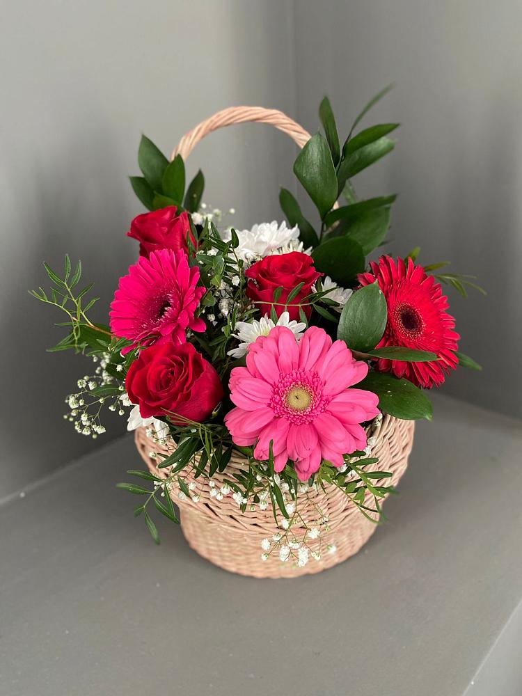 Цветочная композиция из Розы, Хризантемы и Герберы в корзине в Поселок имени Карла Либкнехта