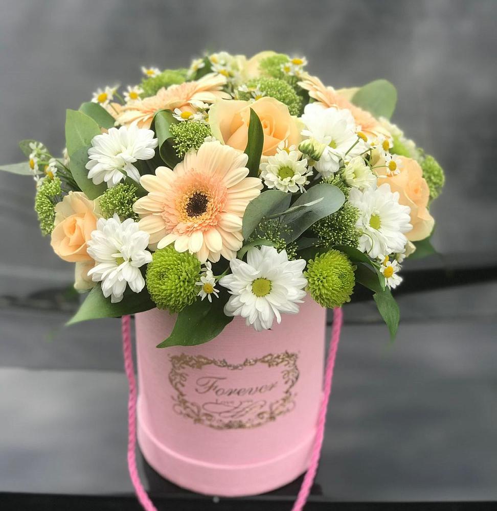 Цветочная композиция из Розы, Герберы и Хризантемы в шляпной коробке в Поселок имени Карла Либкнехта