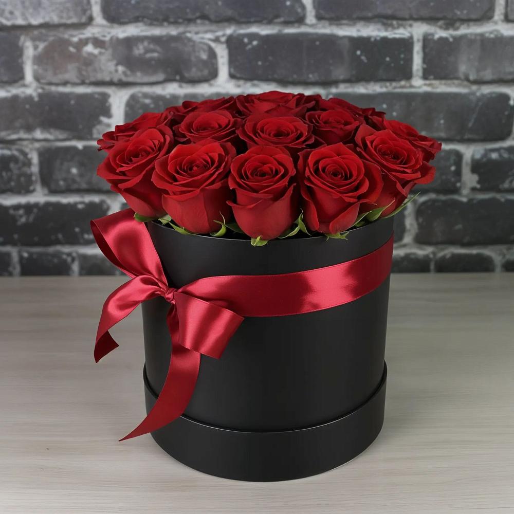 Цветочная композиция из Розы в шляпной коробке в Поселок имени Карла Либкнехта