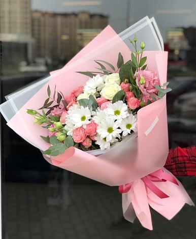 Букет цветов из: Розы, Лизиантусы и Хризантемы в Поселок имени Карла Либкнехта