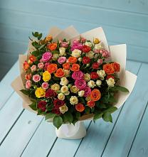 Букет Микс из разноцветных кустовых роз в Поселок имени Карла Либкнехта
