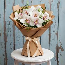 Букет цветов из:  Орхидеи и Розы в Поселок имени Карла Либкнехта