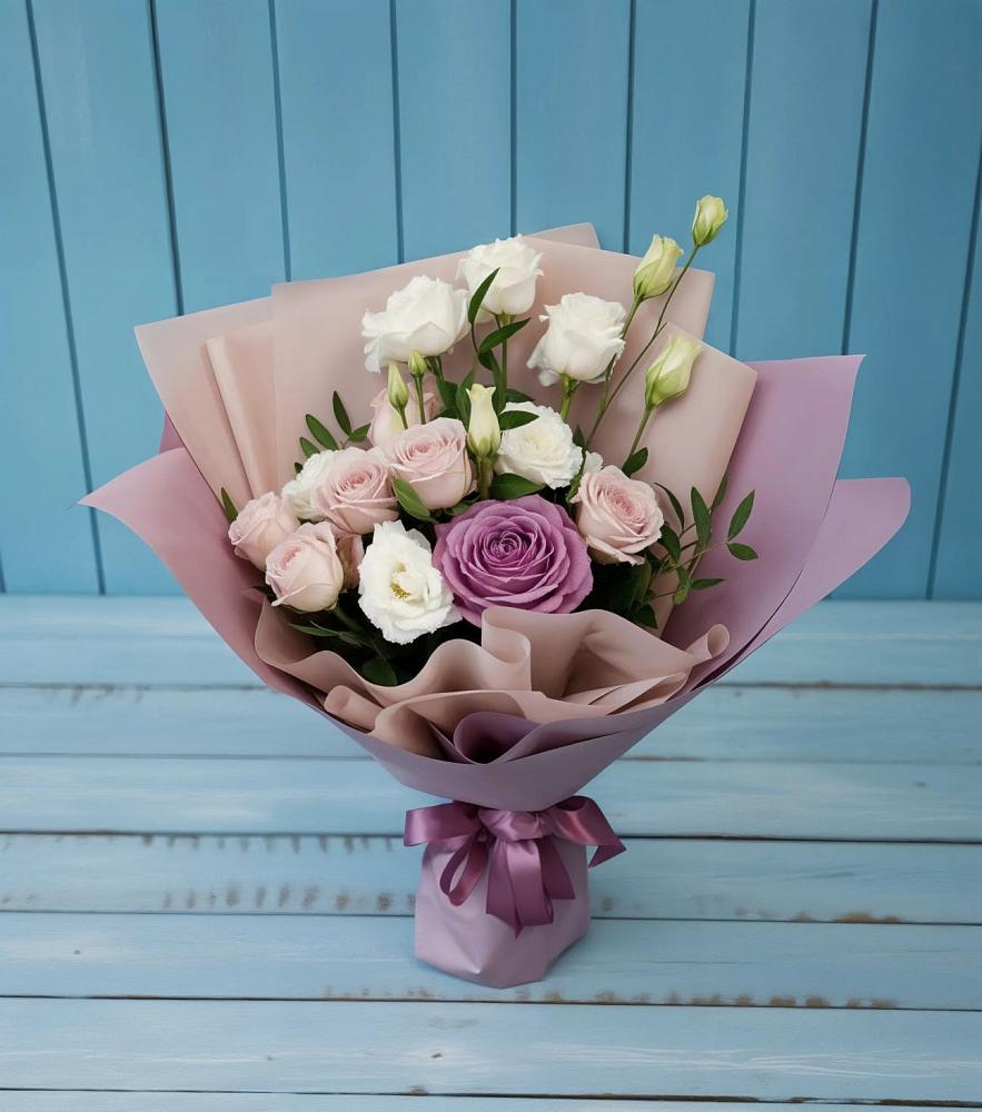 Букет цветов из: Розы и Лизиантусы в Поселок имени Карла Либкнехта